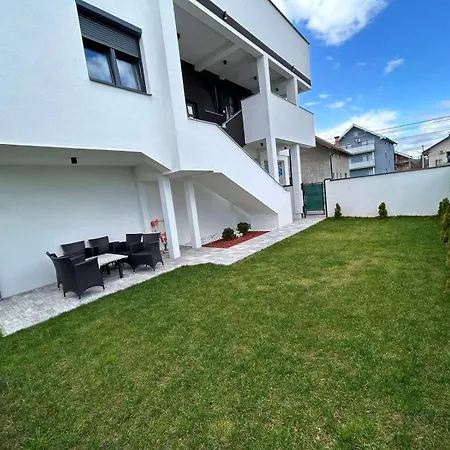Mesic Apartment *