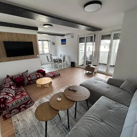 Mesic Apartment *